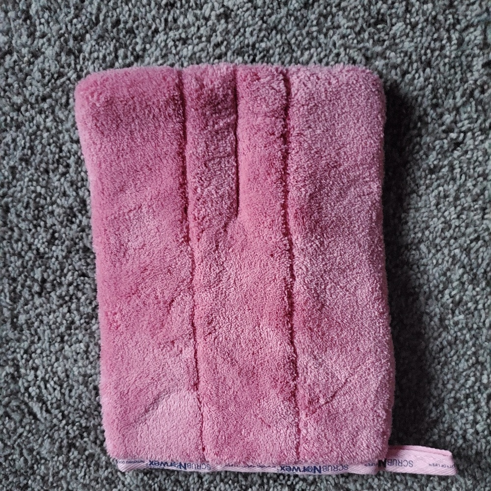 Norwex bathroom scrub mitt